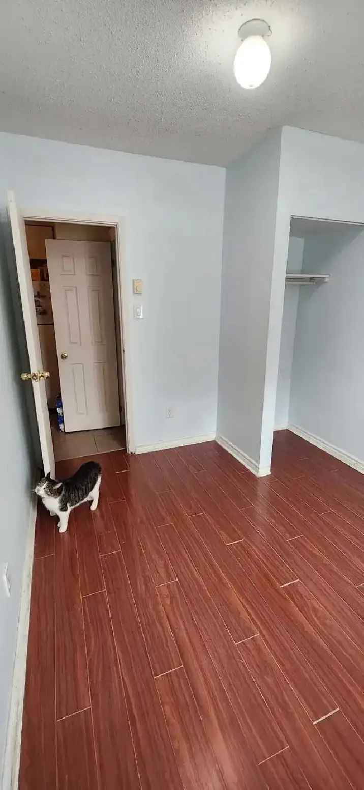 Private Room Shared Unit Wifi Utilities Included