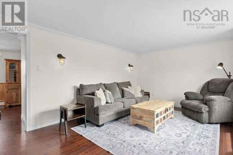 3-Bedroom Bungalow near Rainbow Haven Beach Cole Harbour