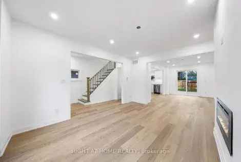 3 rooms house of 899 m² in Toronto