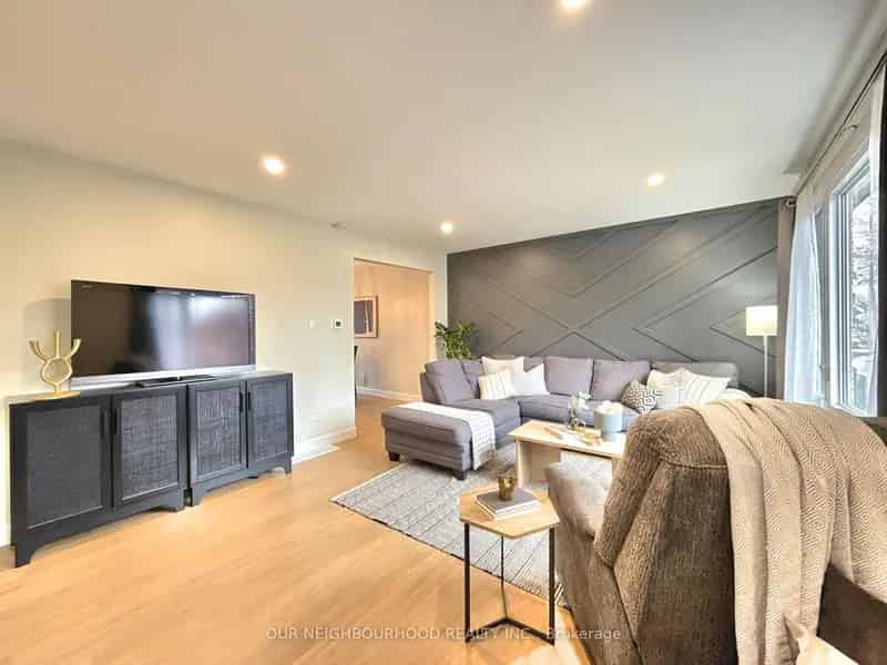 Updated 3-Bedroom Home in Strathroy - Close to Parks and Amenities