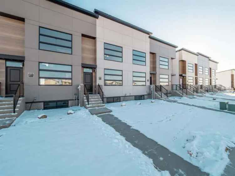 Buy Modern Townhomes in Lethbridge with Fenced Yard and Nearby Amenities