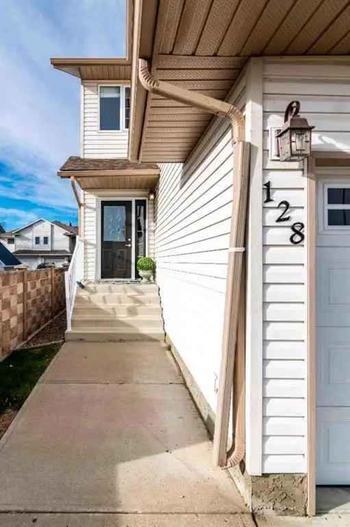 Townhouse For Rent in Medicine Hat, Alberta