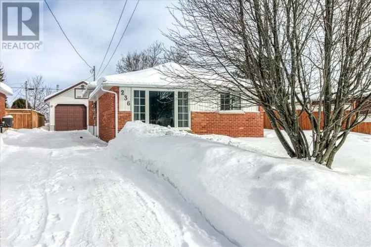 3 Bed 2 Bath Backsplit Chelmsford - Modern Upgrades & Detached Garage