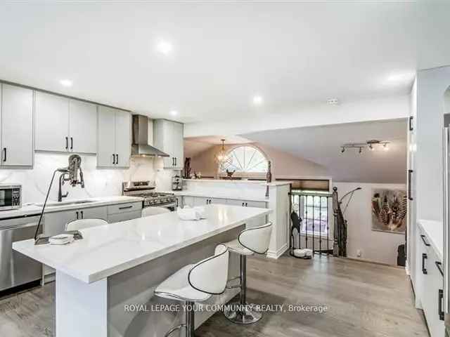 House For Sale in Newmarket, Ontario