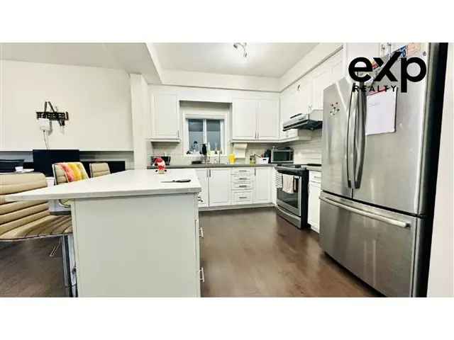 4-Bedroom 35-Bathroom Detached House for Rent in Waterloo