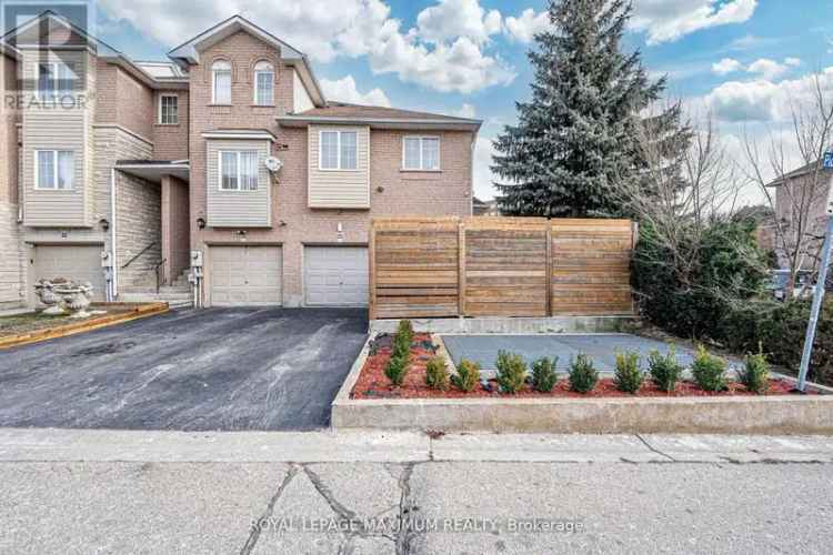4 1 Bedroom Condo Townhome Mount Dennis In Law Suite Pool
