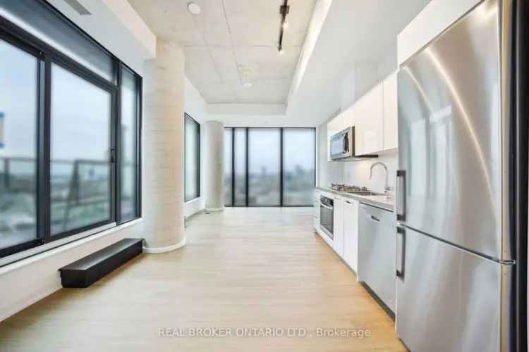 Brand New 1-Bedroom Penthouse Suite Downtown