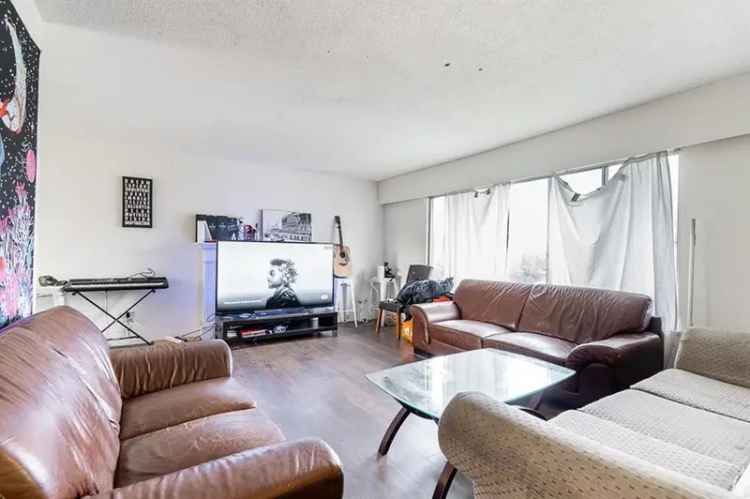 3 Bedroom Home in Annieville,  Spacious Backyard and Suite Potential