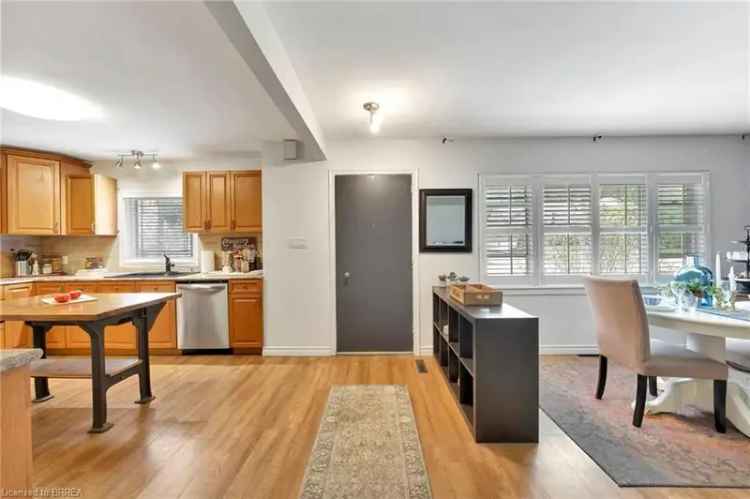 Updated 3 1 Bedroom All Brick Bungalow Family Friendly Neighbourhood