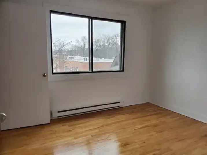 Rent Fully Renovated 4 1/2 Apartment in NDG CDN with Great Amenities