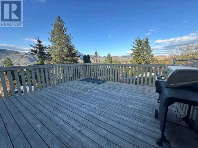 Spacious 5 Bedroom Family Home with Mountain Views