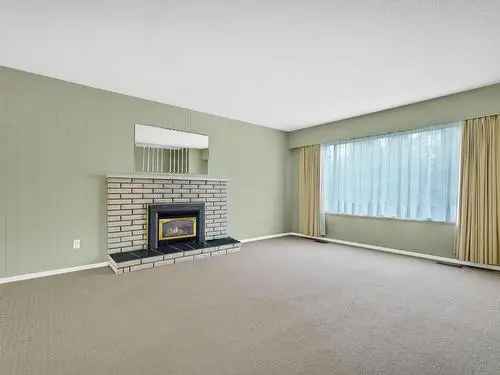 House For Sale in Surrey BC 3 Beds 2 Baths Large Lot
