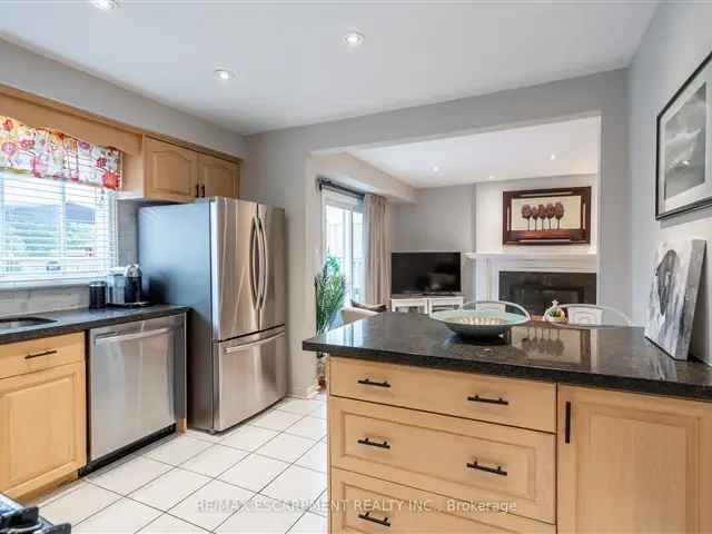 Family Home in Headon Forest Ravine Views Updated Kitchen Pool