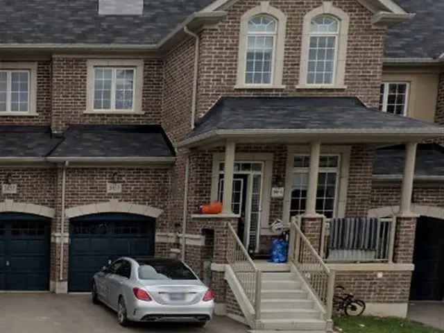 Oakville Townhouse: 4 Bedroom, 3 Bathroom Family Home