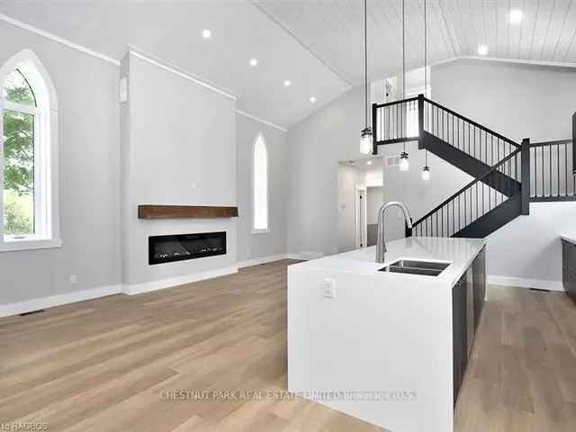 House For Sale in Chatsworth, Ontario