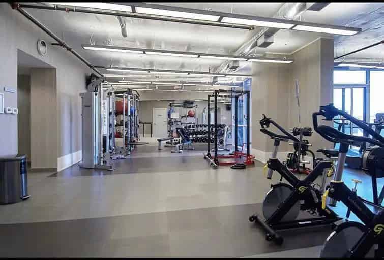 Rent Penthouse in Toronto with 2 Bedrooms and Modern Amenities