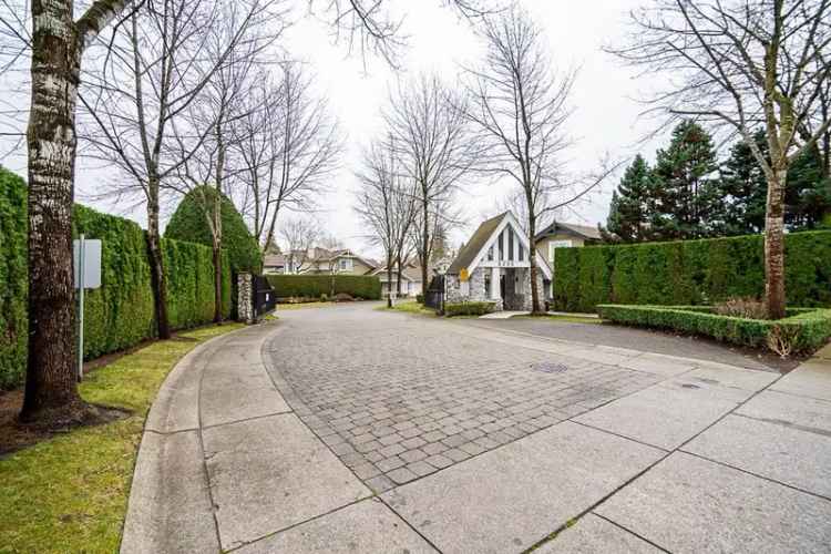 A $950,000.00 Townhouse with 3 bedrooms in Cloverdale BC, Cloverdale