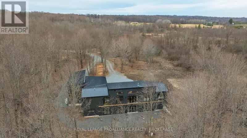 Modern Waterfront Masterpiece near Kingston
