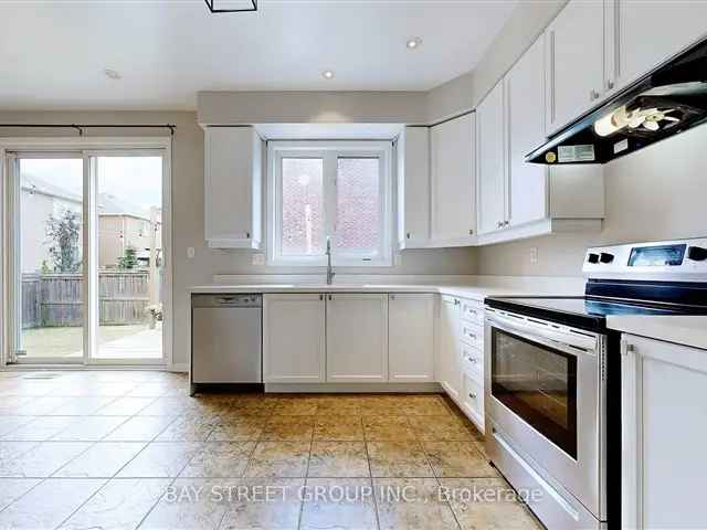 4 Bedroom 2.5 Bath Home in Ancaster Meadowlands