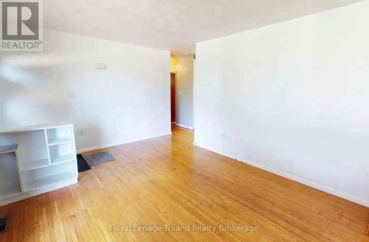 3-Bed 2-Bath Family Home in Woodstock - Workshop & Walkout Basement