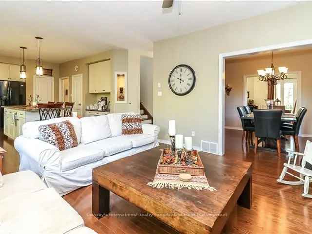 Spacious 4-Bedroom Collingwood Home Near Ski Hills