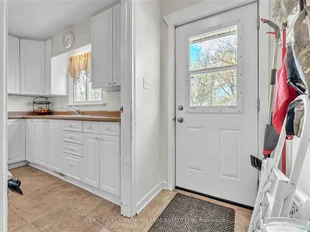 Picton Bungalow: 3-Bedroom, 1-Bath Home near Downtown