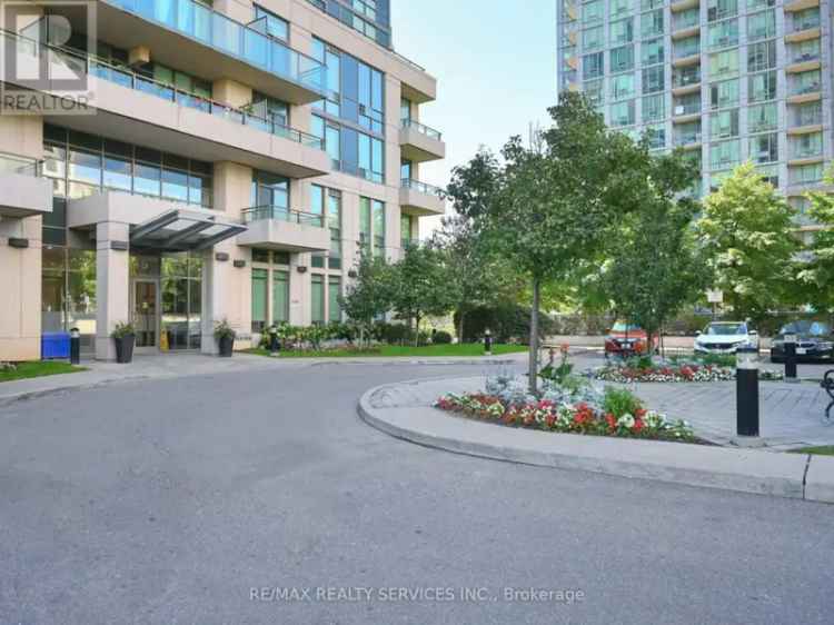 Luxurious Corner Suite with Lake & City Views