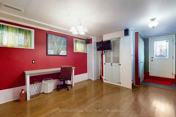 House For Sale in Toronto, Ontario