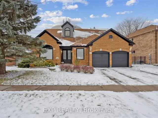 Luxury Renovated Home in Stonehaven Newmarket 4 Bedrooms 2 Kitchens