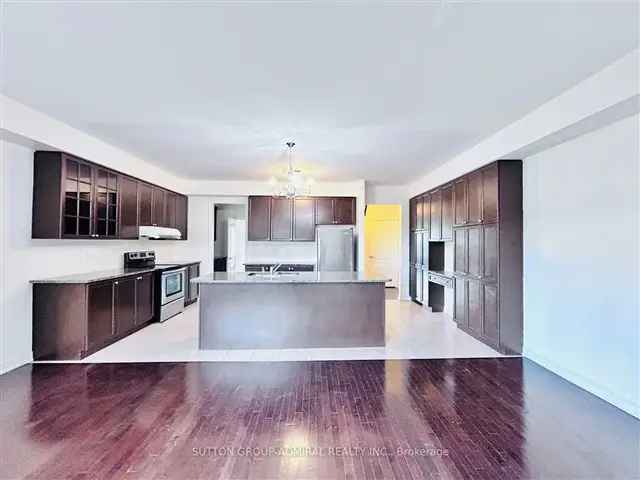 Gorgeous Bright Townhouse 2300 Sqft 3 Beds 2 Cars Parking