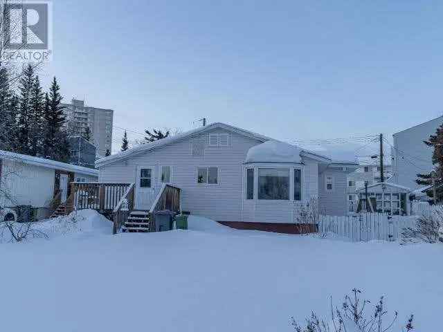 Yellowknife Family Home - 3 Beds, Double Garage, Greenhouse