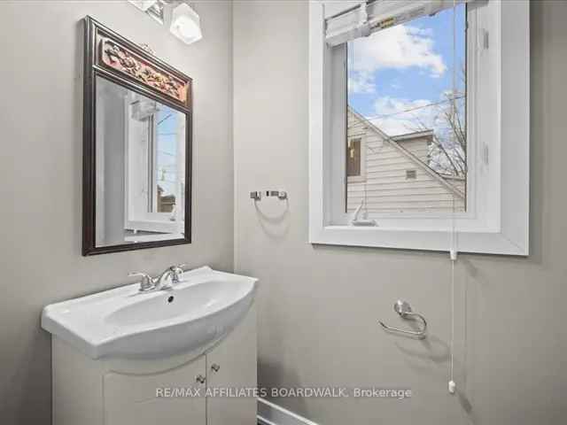 House For Sale in Perth, Ontario