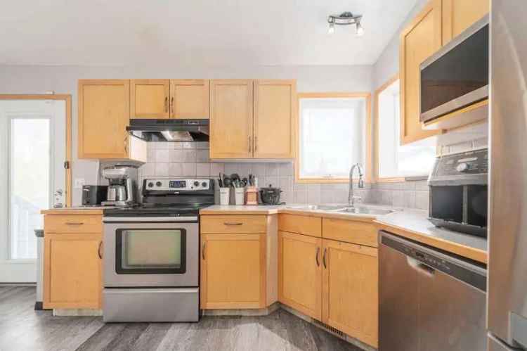3-Bedroom 2-Bathroom Bi-Level Home in West Lethbridge Heritage