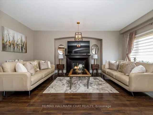 Impressive Newmarket Custom Home 4 Beds 5 Baths 4031 Sqft