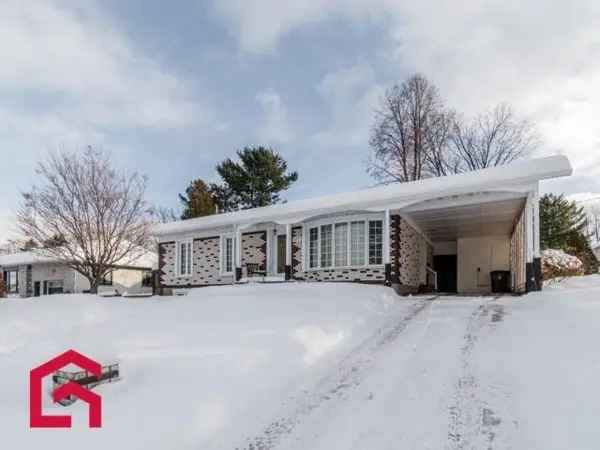 Family Bungalow for Sale in Village Saint-Nicolas Quebec