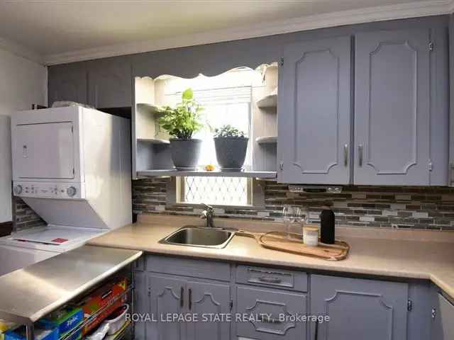 House For Sale in Thorold, Ontario