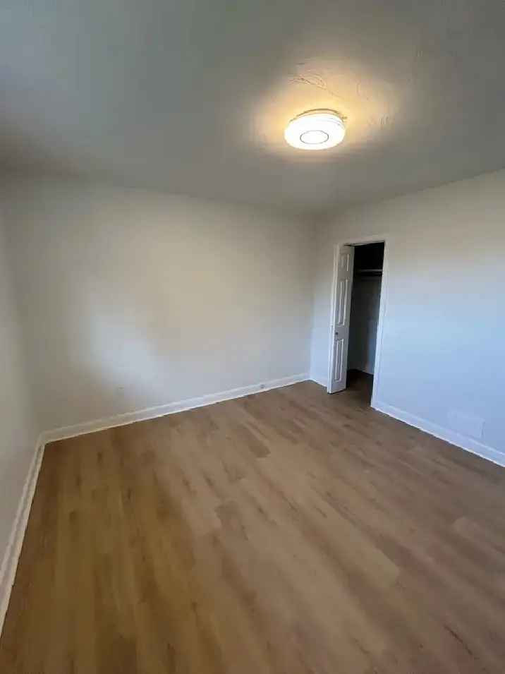 Recently Renovated 2 Bedroom Apartment Available June