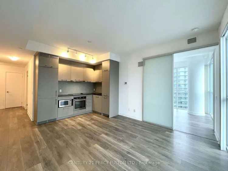 1 Bedroom Corner Suite High Floor CN Tower Lake View