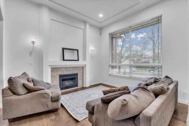 6 Bed 4 Bath Home in Fleetwood - Spacious Layout & Mountain Views