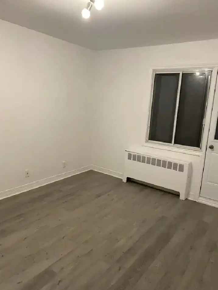 4.5 Apartment for Rent Renovated Kitchen Available May
