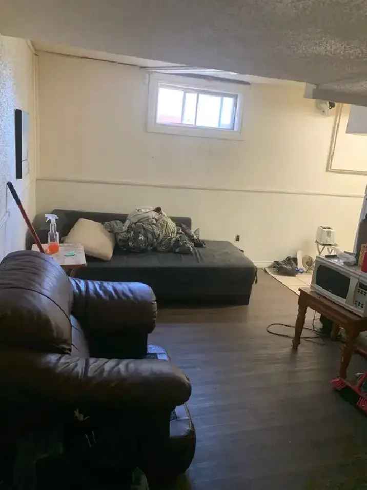 Rundle 2BR - room for rent