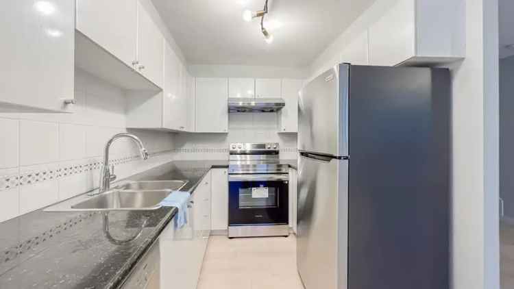 Coal Harbour Townhouse 2 Beds 2 Baths - Updated Amenities