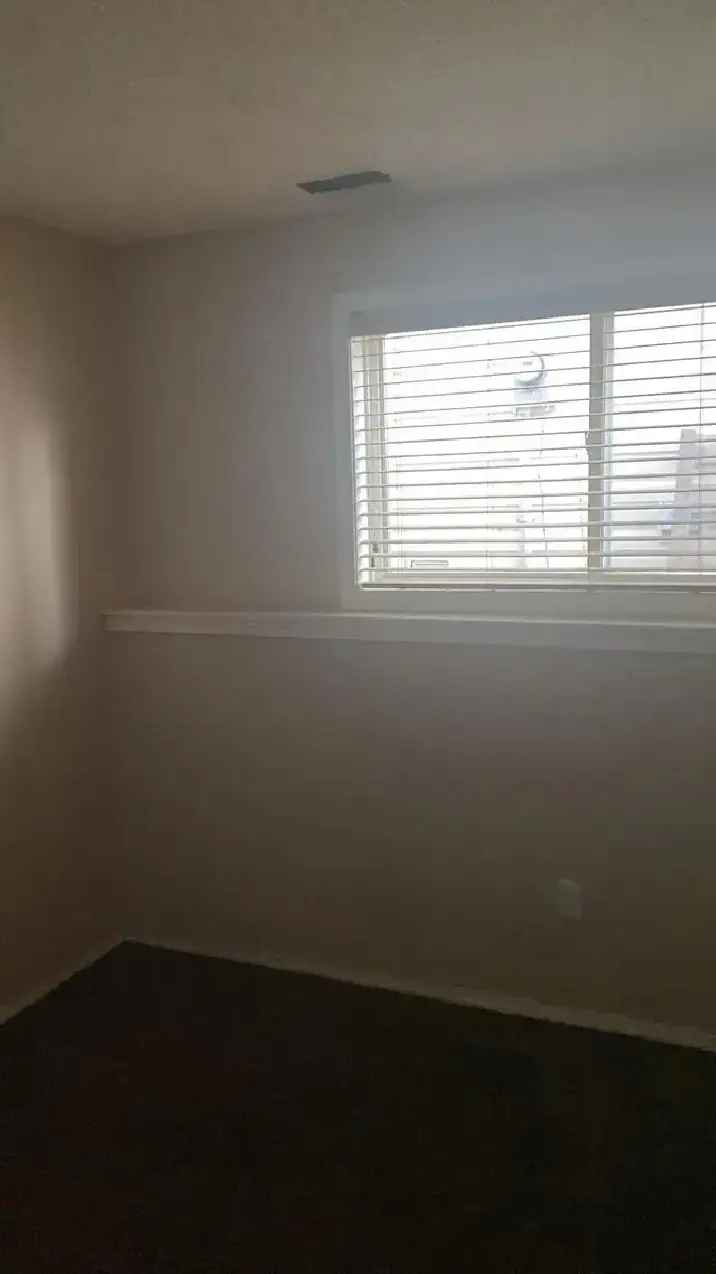 Room for Rent Saddleridge Near 80 Avenue
