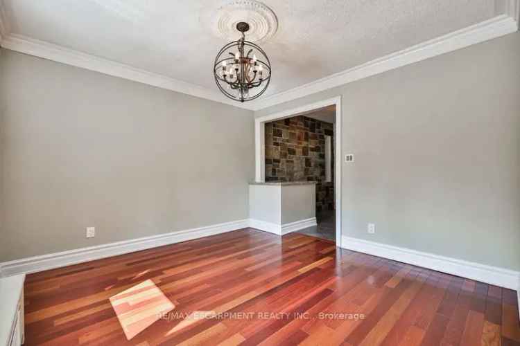 House For Sale in Mississauga, Ontario