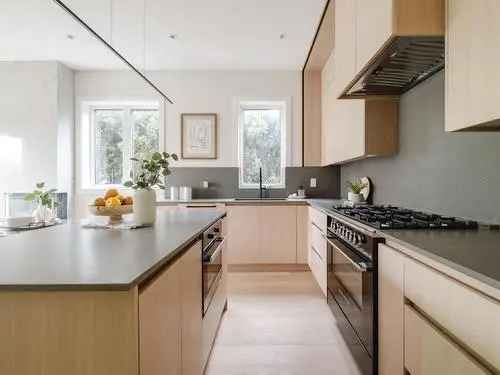 Luxury 3 Bed 3.5 Bath Home for Sale in Vancouver Heights