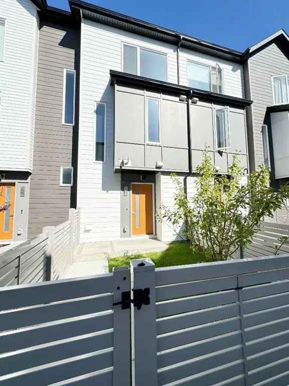 House For Sale in Calgary, Alberta