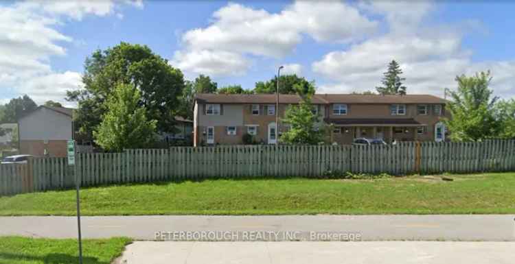 Spacious 3-Bedroom Condo Townhouse Near Lansdowne St East