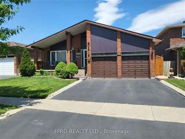 5 Level Backsplit In Rockwood Village, 3600 Sq Ft, 50ft Lot