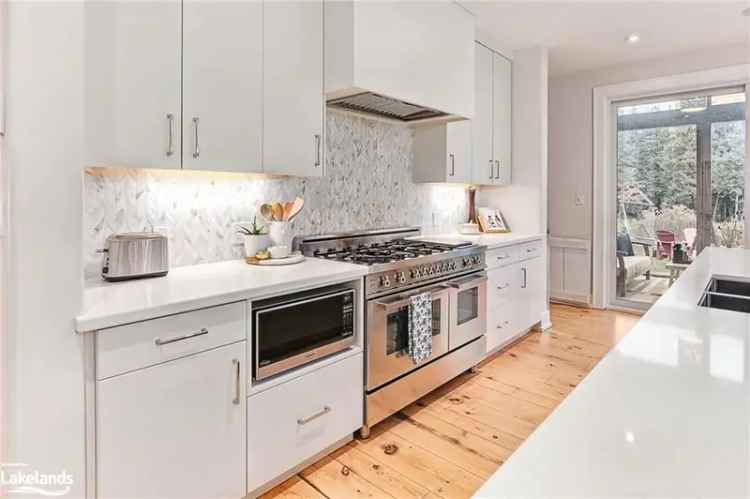 Collingwoodlands Active Lifestyle Home Near Downtown and Ski Club