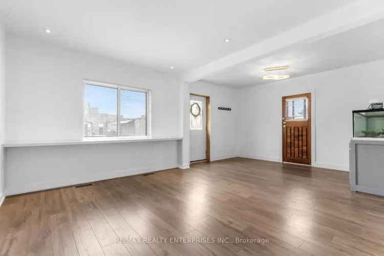 Charming Detached Home in Lakeview Mississauga